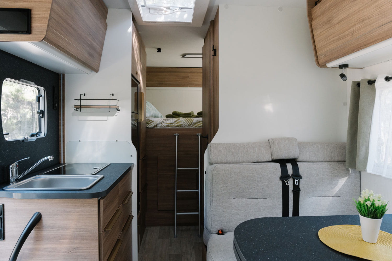 autocaravana-capuchina-6pax-23_b-2