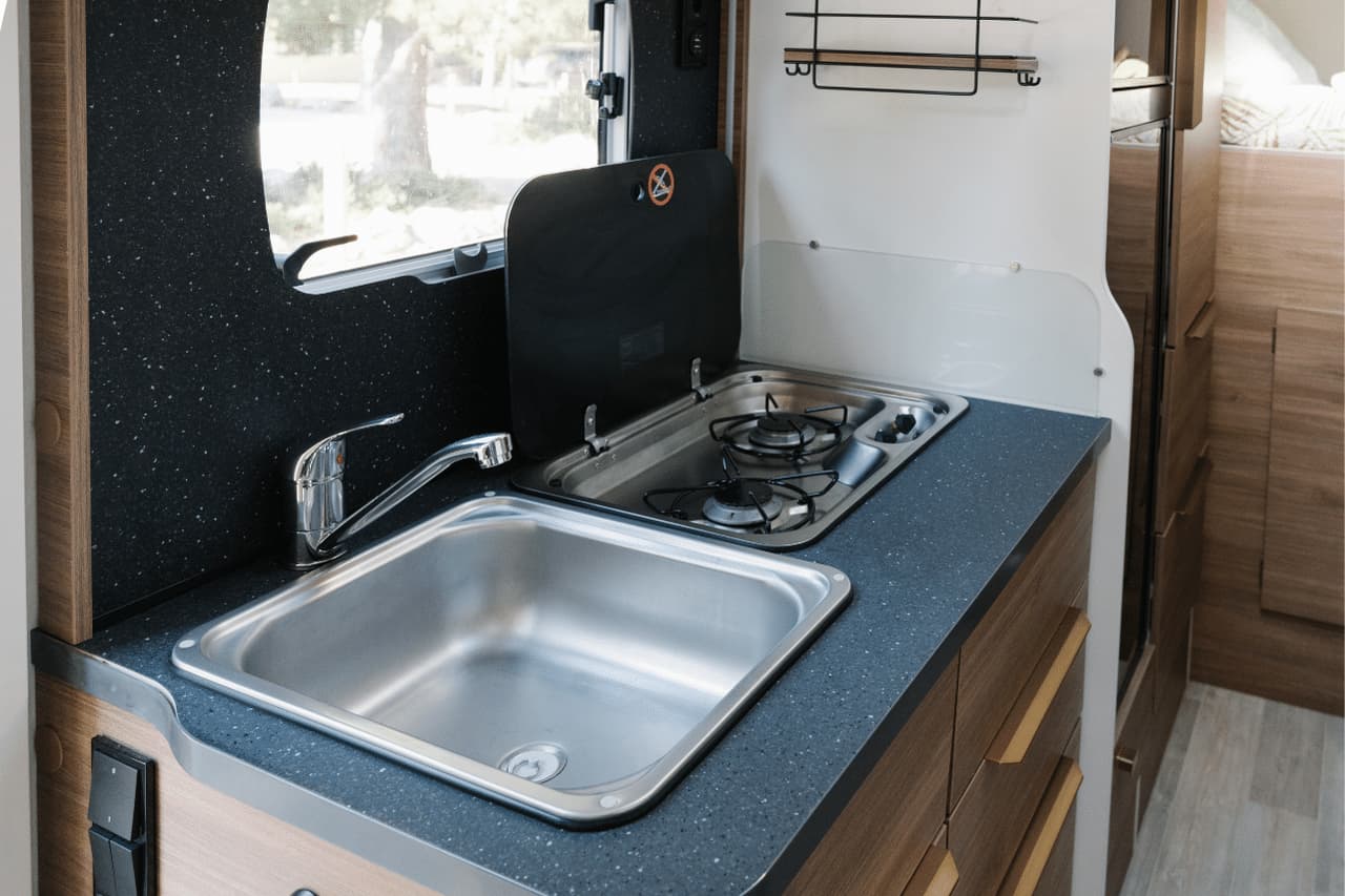 _autocaravana-capuchina-cocina-pilote-6plazas-34