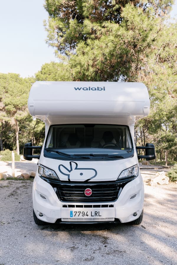 autocaravana-capuchina_pilote-6plazas-alquiler