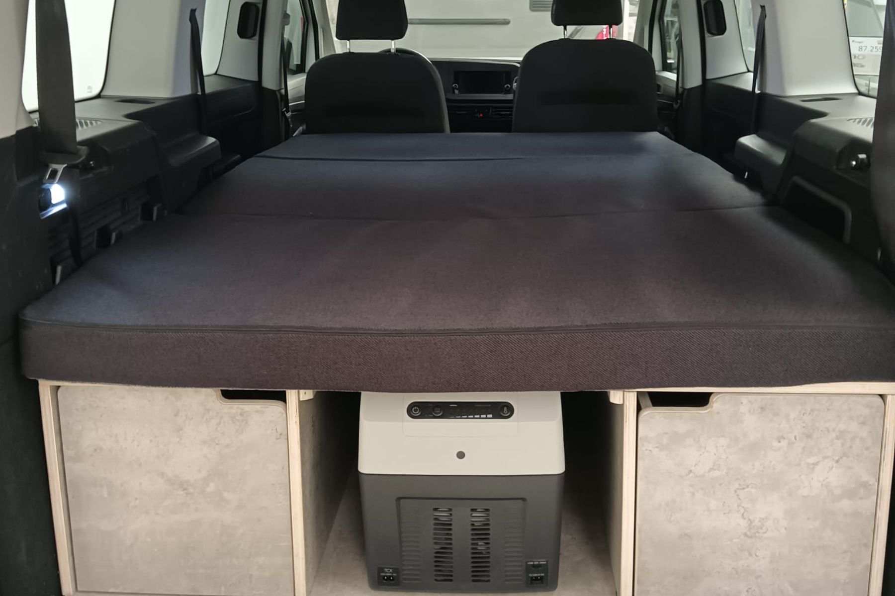 camper-van-tienda-techo-cama-inferior-walabicamper