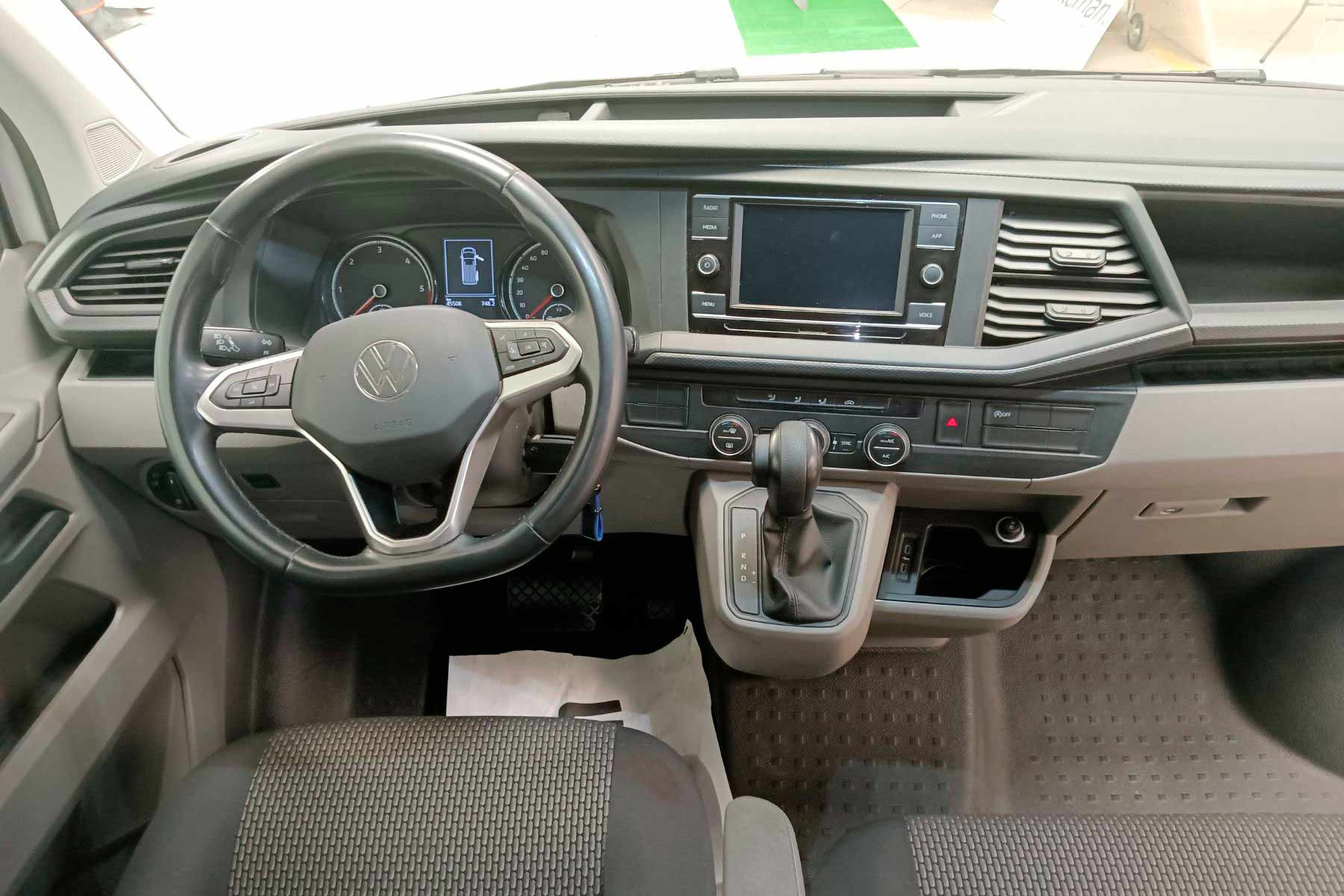 furgoneta-9-plazas_ordenador-a-bordo-caravelle